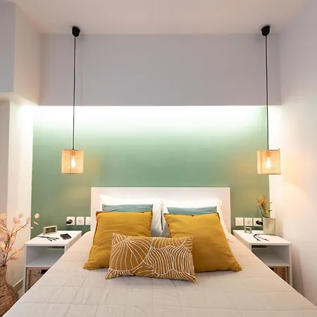 Roomaki -tasteful In The Center W/ Parking * Chalkís